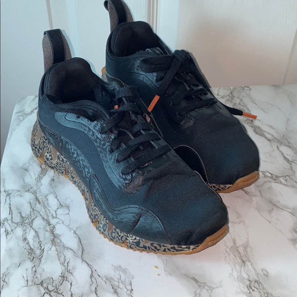 Reebok Zig Dynamica running shoes animal print design on the midsole Size 7